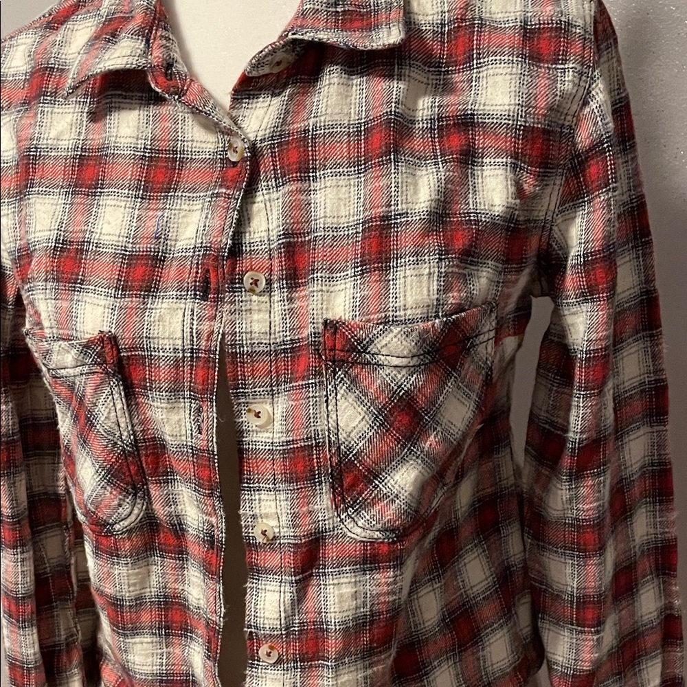Red and White Cropped Plaid Flannel Button-Up Shirt - Picture 3 of 4